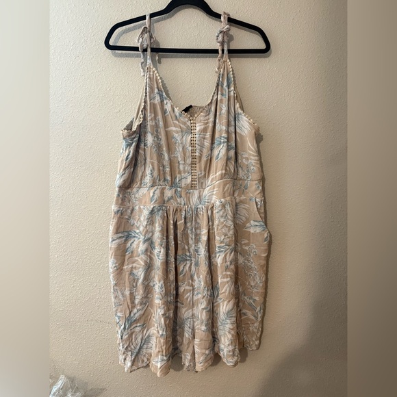 TORRID BEIGE & BLUE FLORAL CRINKLED GAUZE ROMPER SIZE 3 - Picture 4 of 7